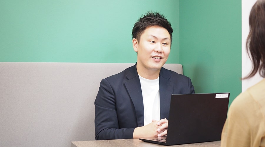 営業として大切なことは不信感を与えないことだと語る榎本