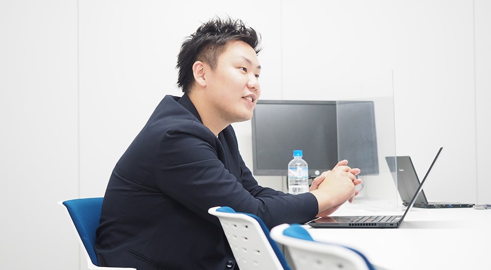 営業として大切なことは不信感を与えないことだと語る榎本