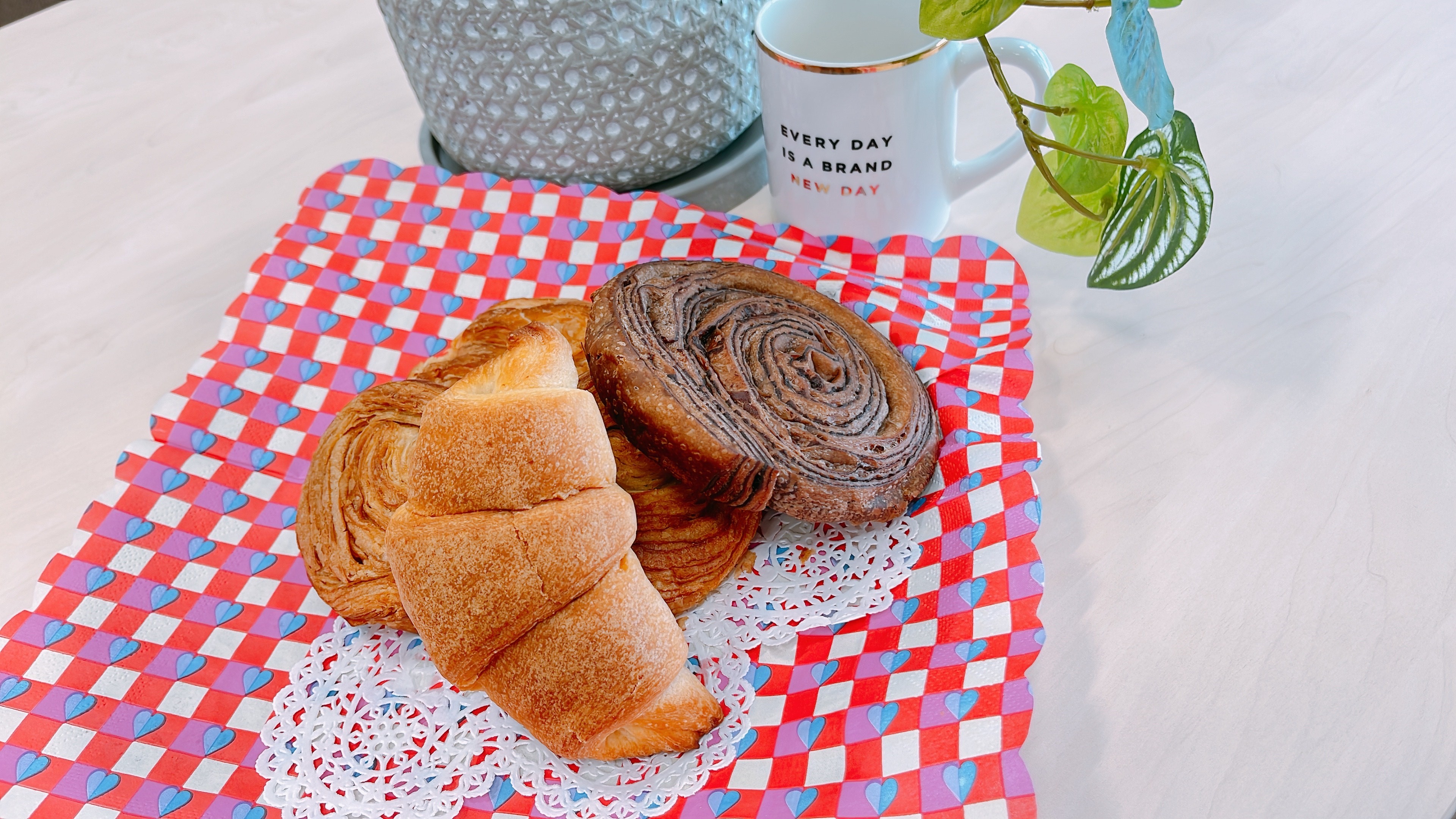 【朝がニガテでも大丈夫】13時スタート！パンの検品・箱詰め