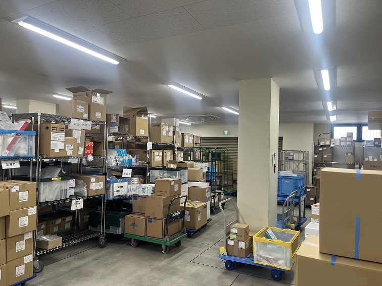 【未経験歓迎】17:30定時＆残業ナシ♪重量物ナシ！倉庫軽作業