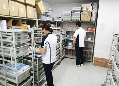 朝はゆっくり昼から勤務♪未経験カンゲイ！大学病院内で軽作業