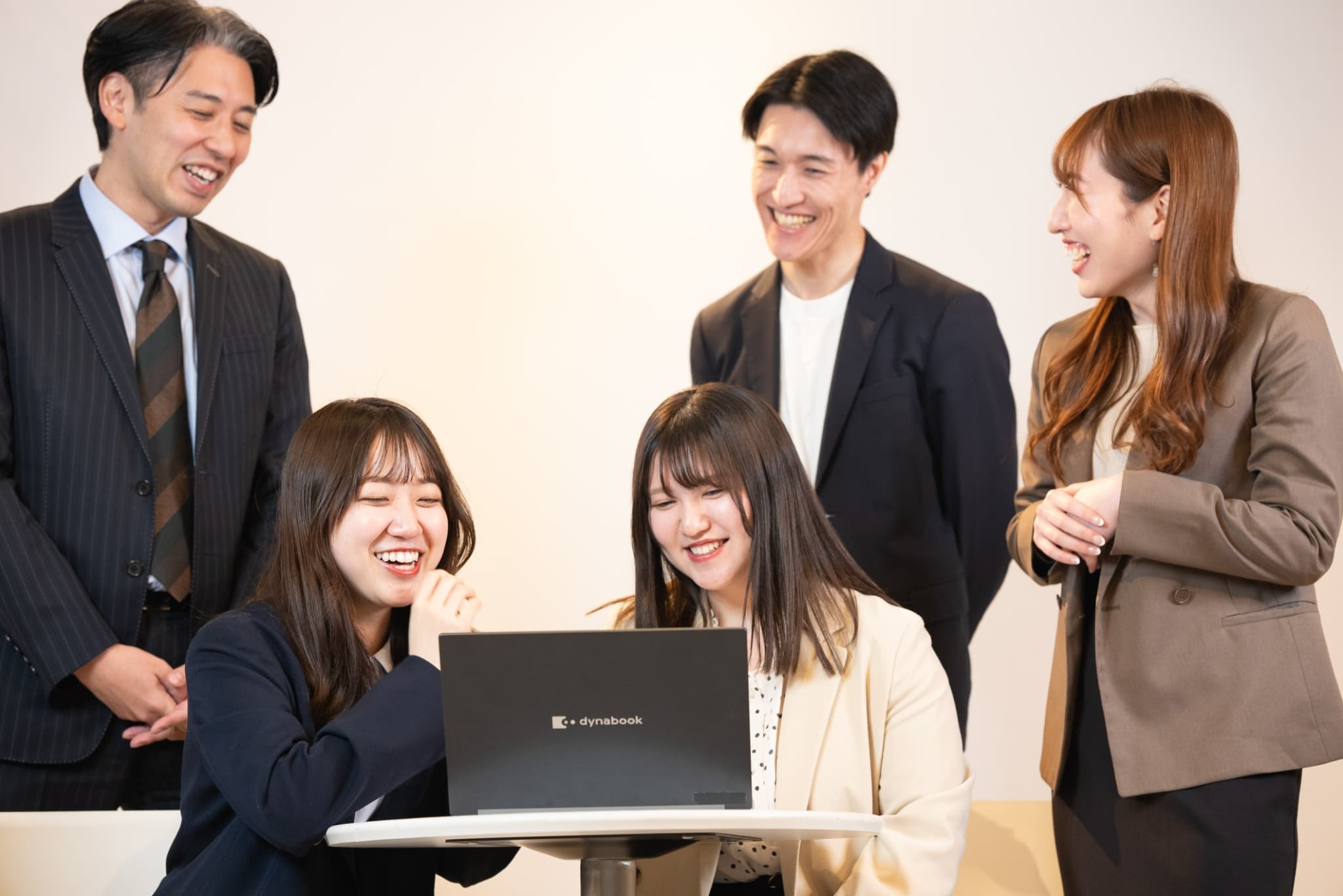 【新宿駅５分】採用アシスタント！週４日　土日+好きな曜日休み