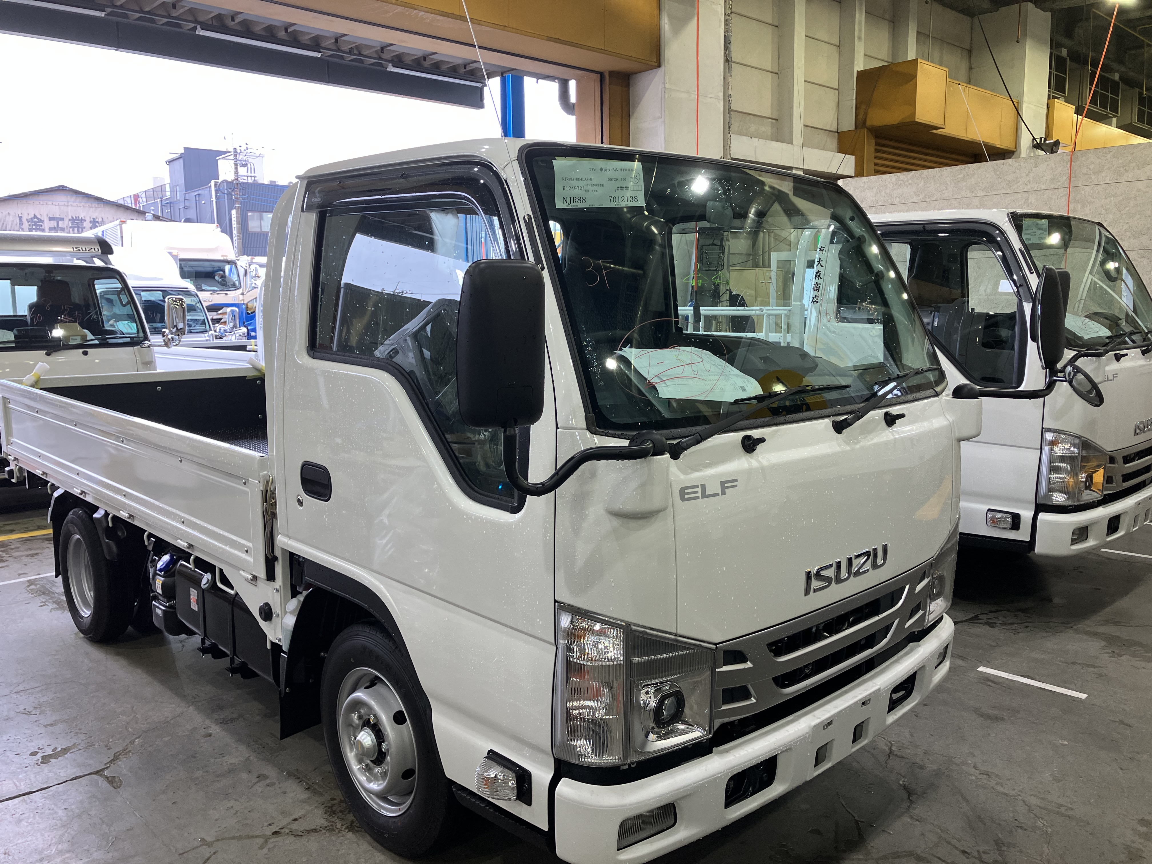 【未経験OK/月収例28万】新車トラックの点検　早起きの方必見