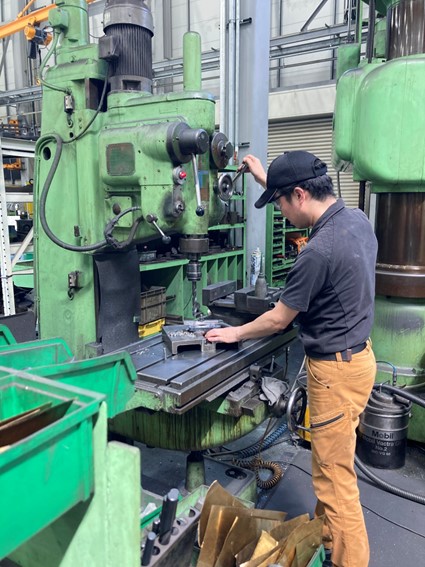 ≪月収例28万円≫土日休み＆日勤のみ！空調完備の工場で部品加工