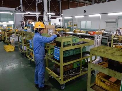 【田名】金属部品の入出庫★軽めのモノ中心★送迎バスあり♪