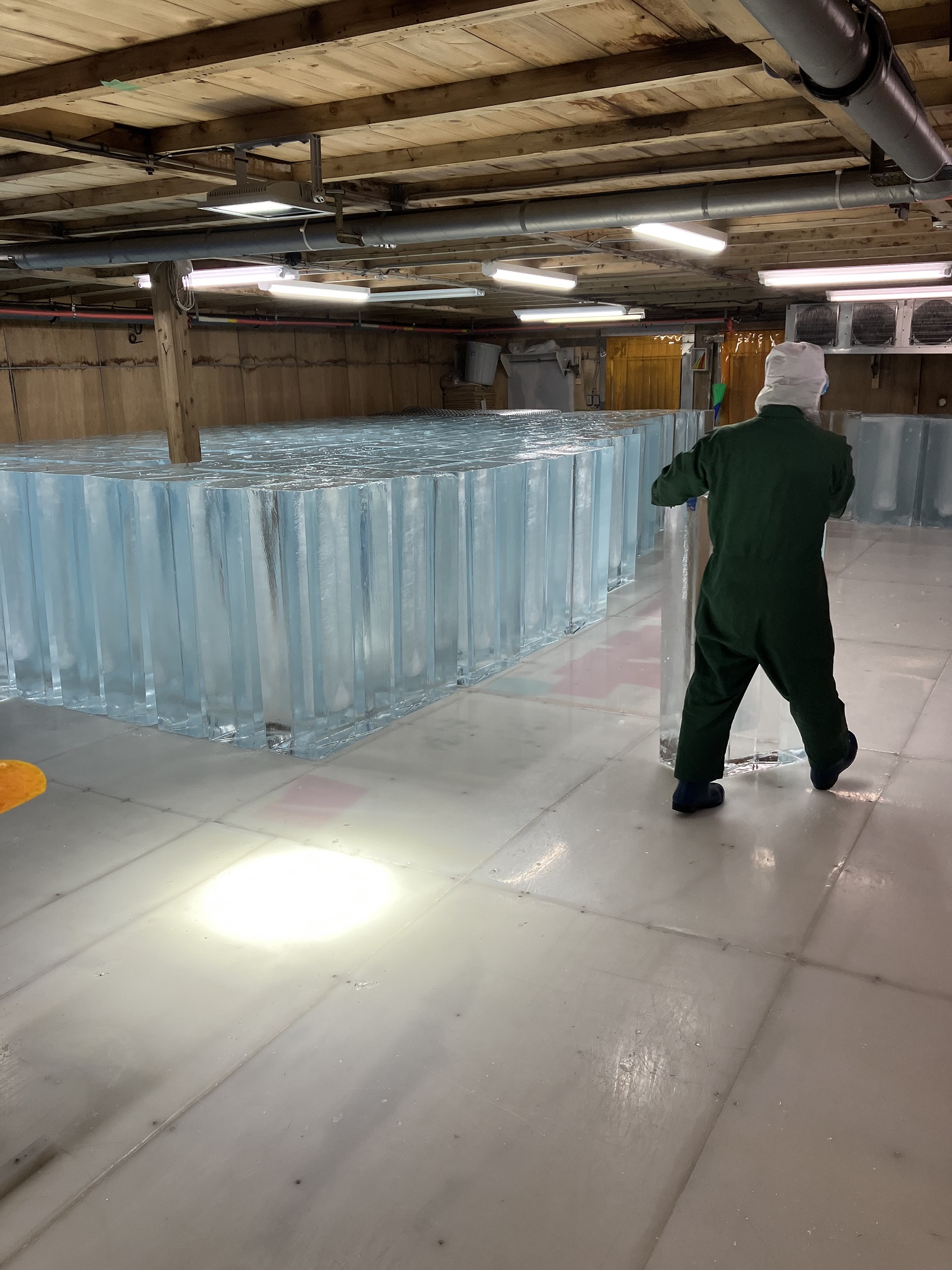 【時給1650円☆涼しい】コツコツもくもく氷の製造