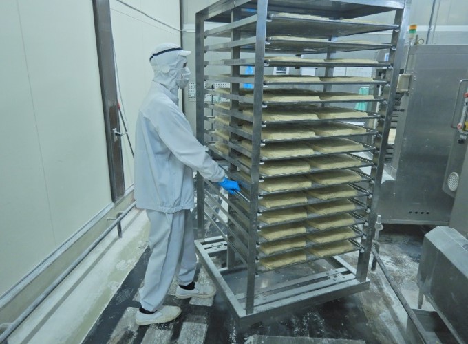 【勤務時間複数あり】土日休み♪空調完備のパン工場でお仕事！
