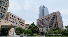 【業種未経験OK】月11日勤務☆キレイな病院での夜間受付業務