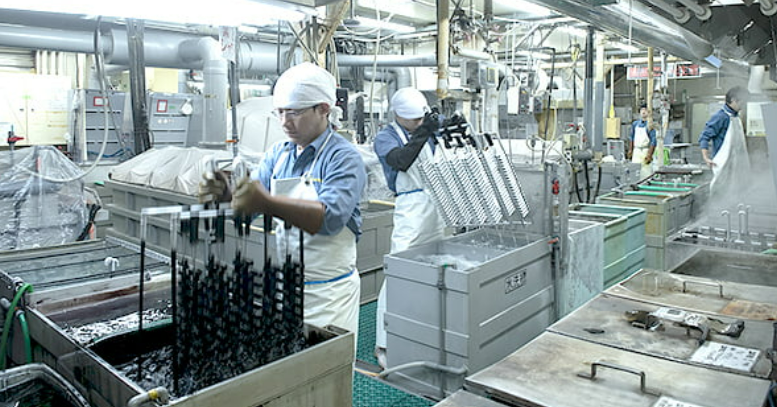 草加市☆ペン・化粧品ケースの加工