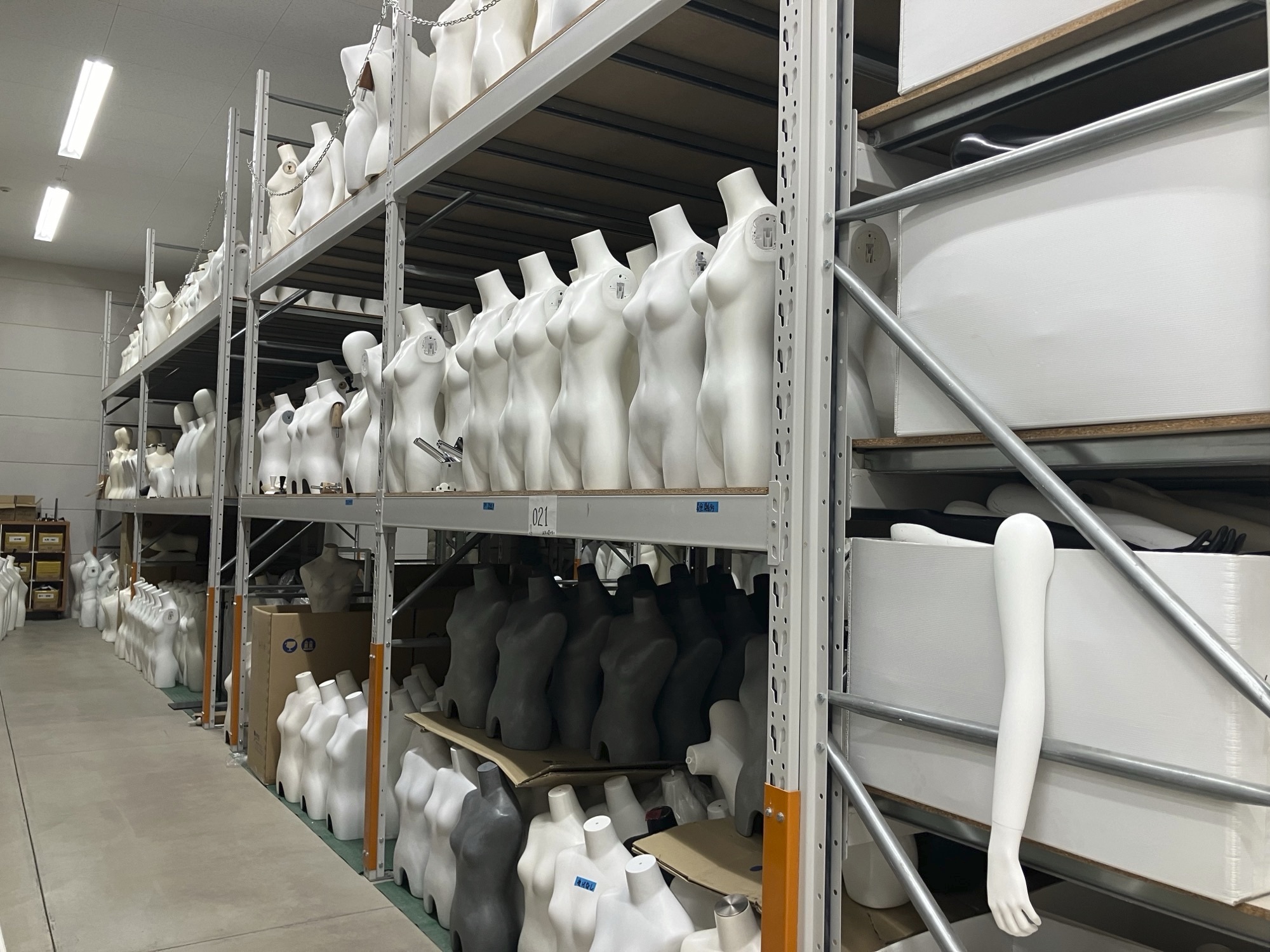 キレイな倉庫★彡【所沢】マネキンやトルソの入出庫@1,530