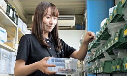 フォークリフト/土日祝休みでプライベート充実！空調完備で◎