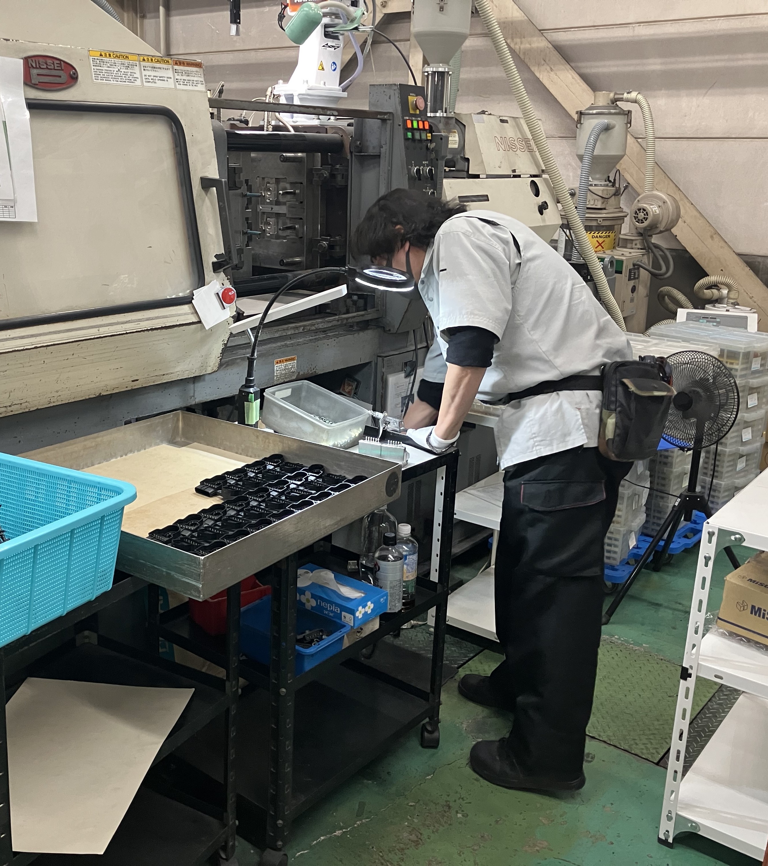 【未経験OK/時給1500円】プラスチック部品のコツコツ製造