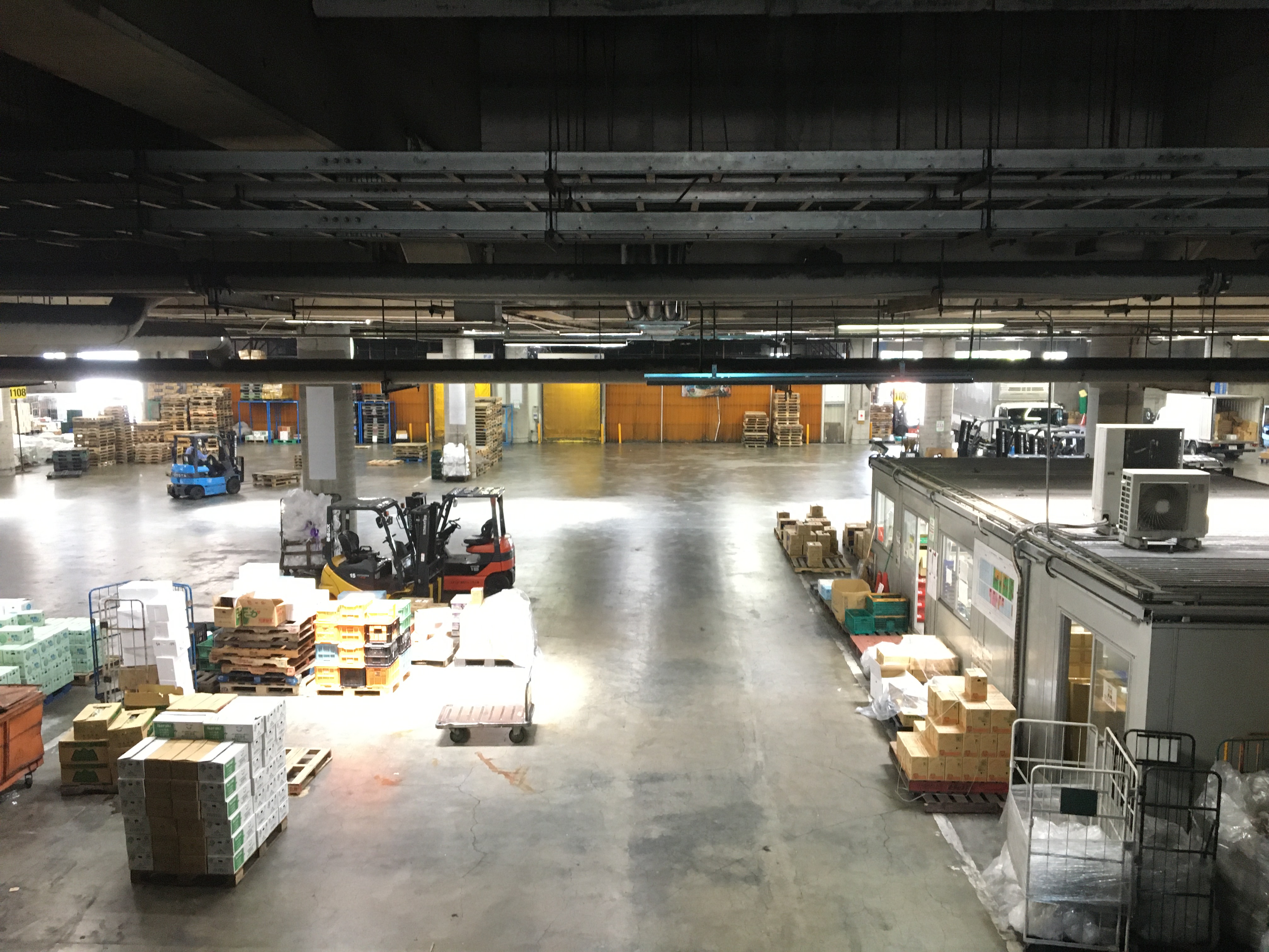 1月開始【平日休み×夜勤】屋内でのフォーク作業！稼げる♪