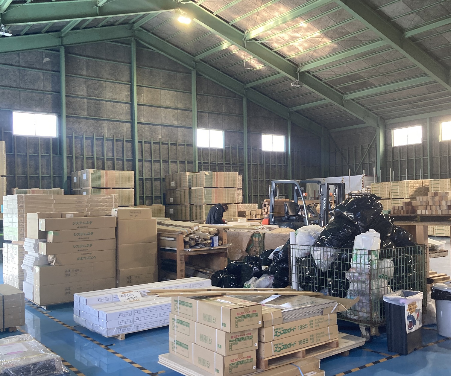 1月開始【月12日】稼げる1800円！床材の入出庫・フォーク