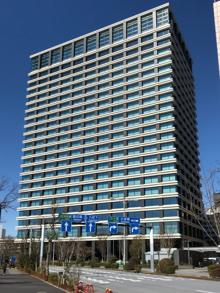 4月開始☆みなとみらいで設備管理！オフィスビルで安心◎