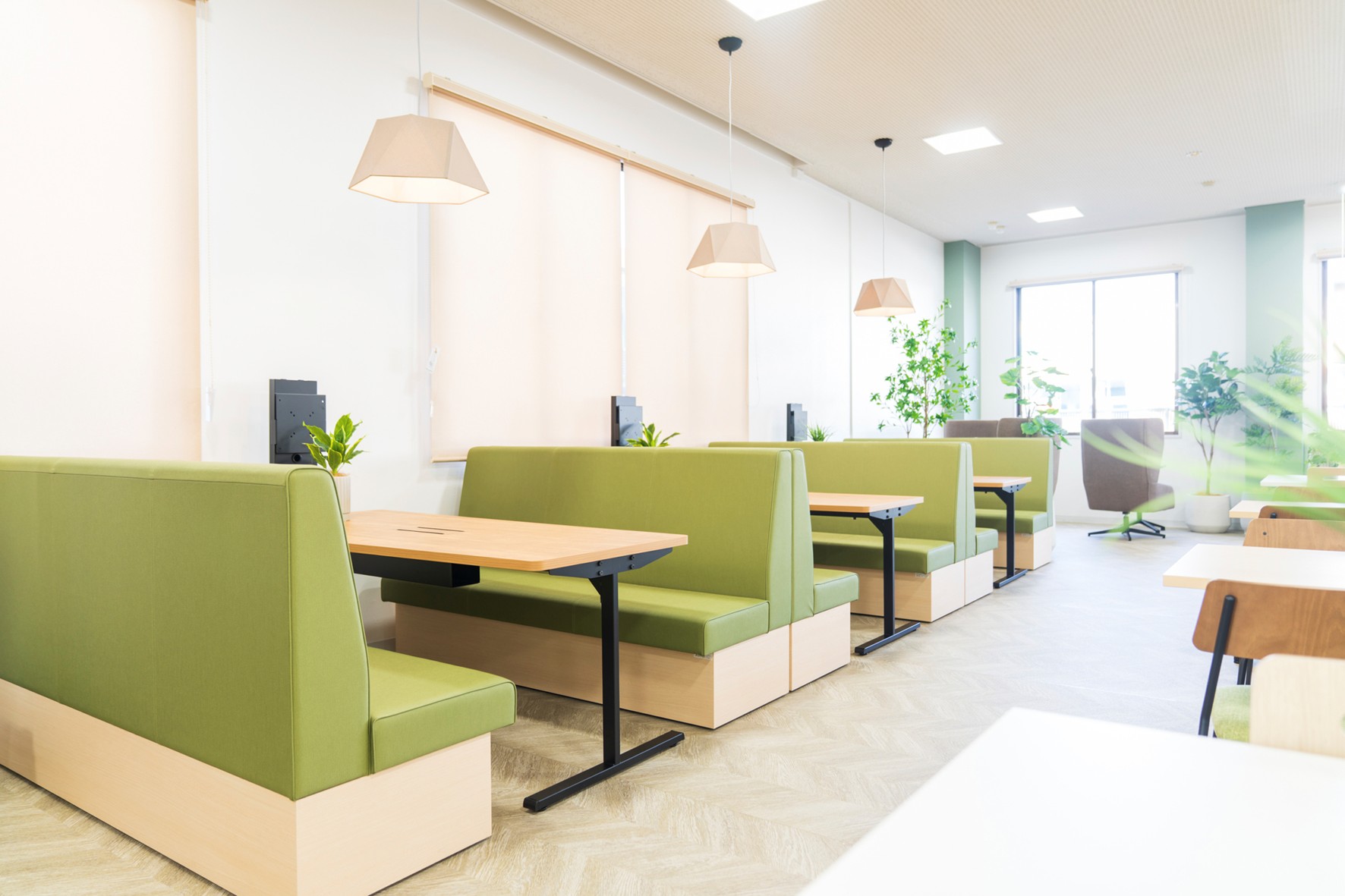 4月開始★直雇実績あり★平日日勤のお薬工場軽作業