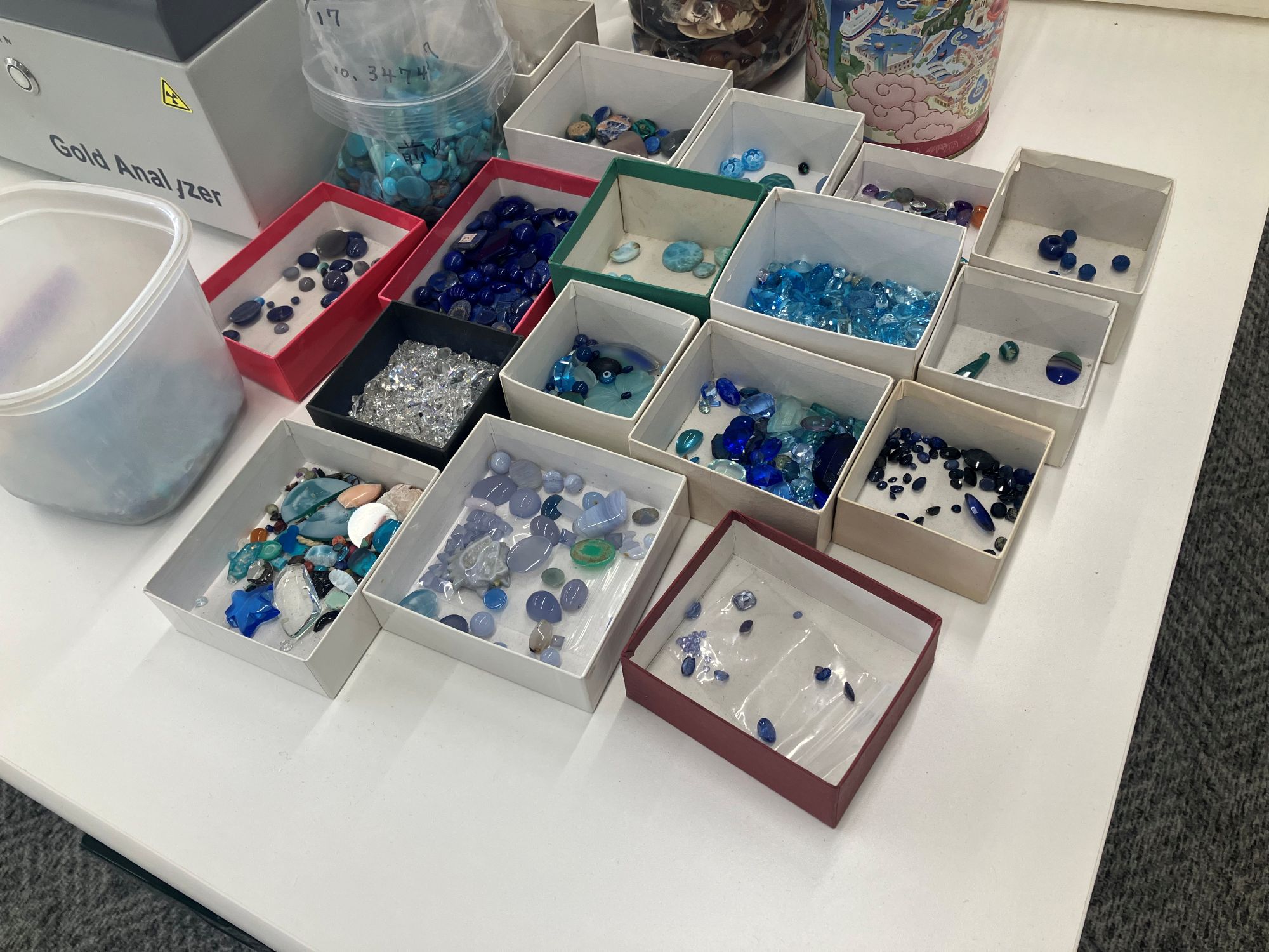 ＜月収例27万円＞ネイル＆ヘアカラー自由☆私服OKな検品作業♪