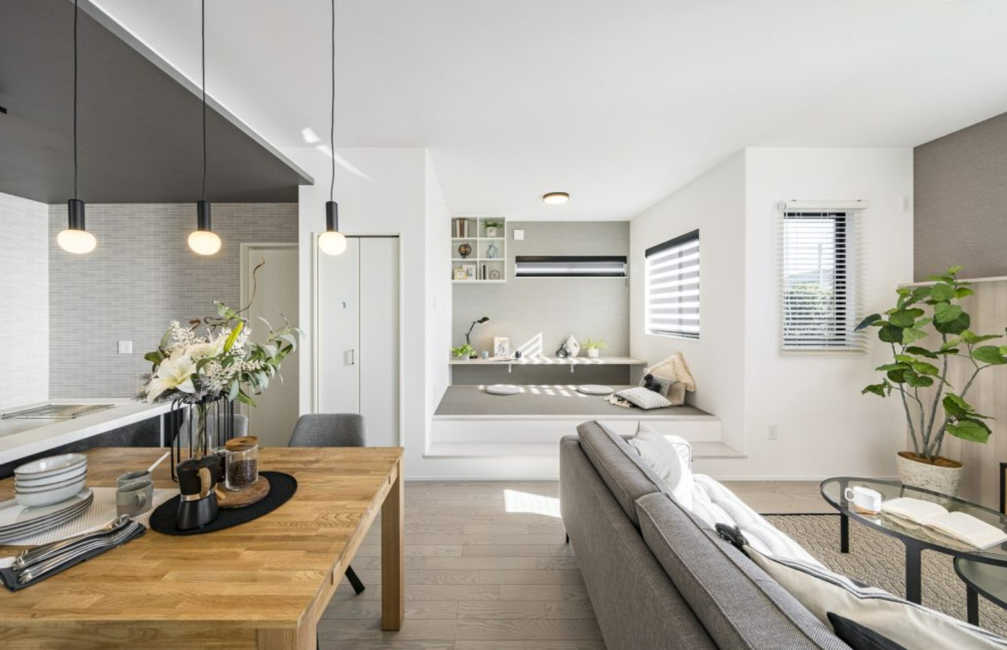 月収例28万円★クッションや照明等のインテリア用品のピッキング