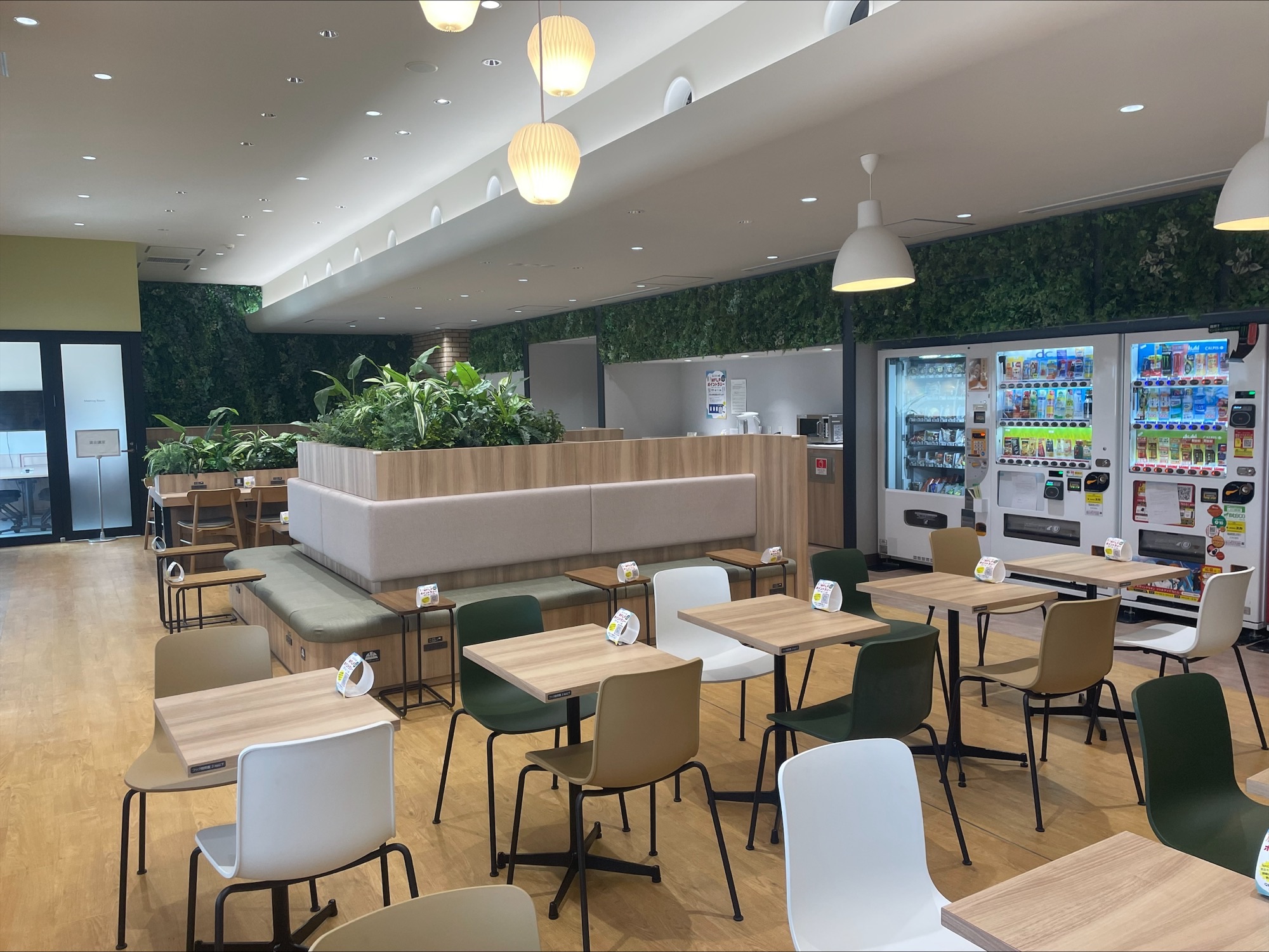 【駅チカ】フォーク作業！広くてきれいな倉庫で経験活かせる☆