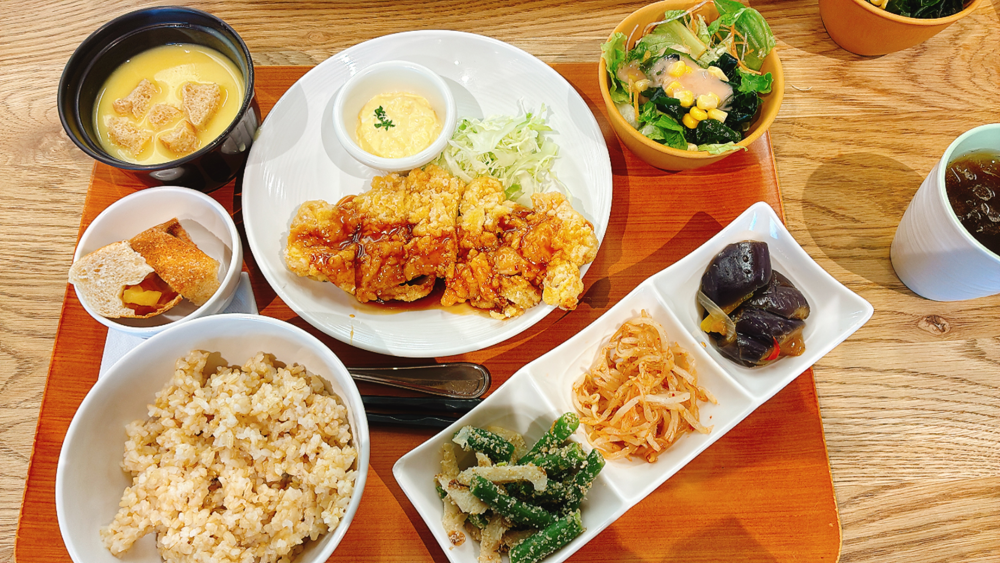 駅チカ／超キレイな工場★医薬品梱包ラインで軽作業／時給1530円