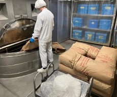 月収例30万円♪食品工場でコツコツ作業！