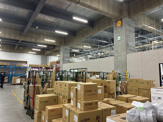 2名募集で同期と一緒♪冷暖房完備のピッキング★月収例34万円
