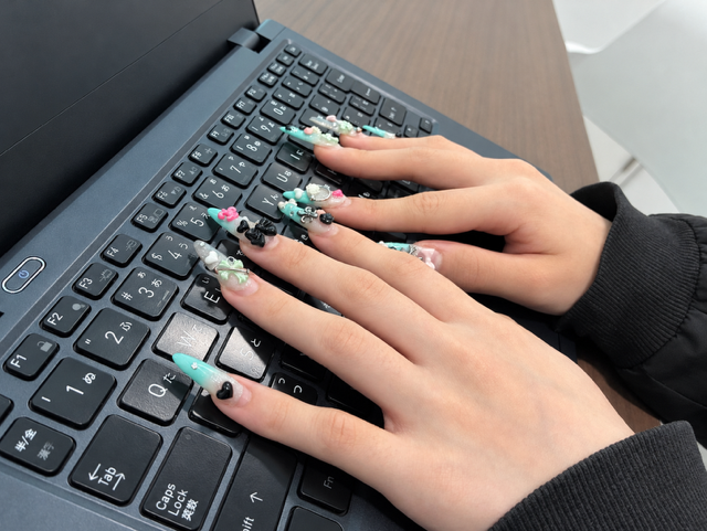 ＼ネイル・服装自由／最新のWeb広告業界にチャレンジ！