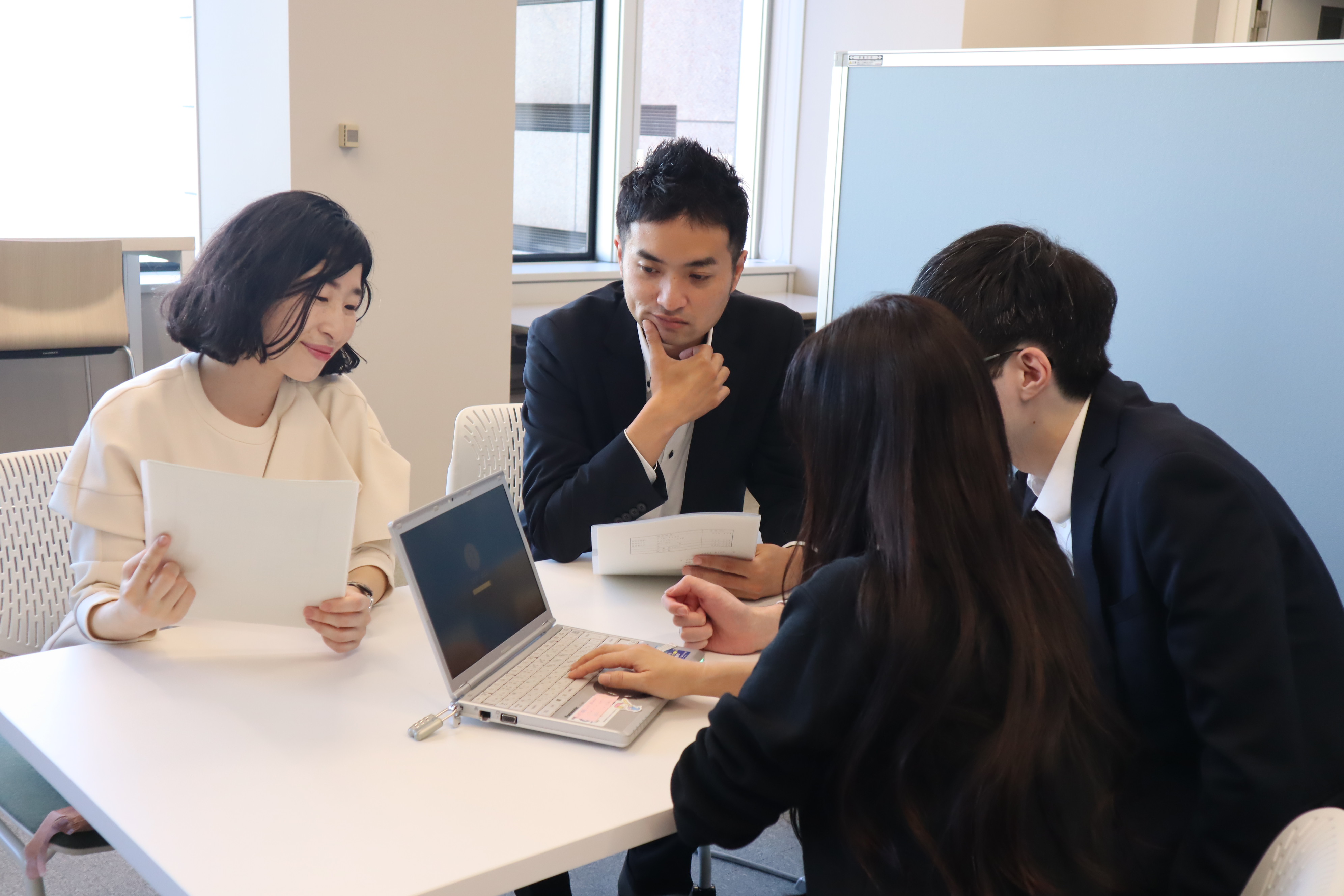 【大手企業】未経験OK！広報・アシスタント業務◆賞与4カ月分