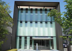 【正社員】東横沿線★残業少なめ／医薬品に関わる輸入商社×経理