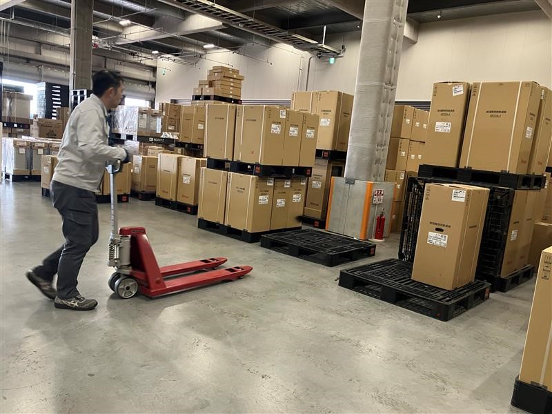 【高時給1700円】リーチフォークリフト＋手作業で運ぶガス給湯器