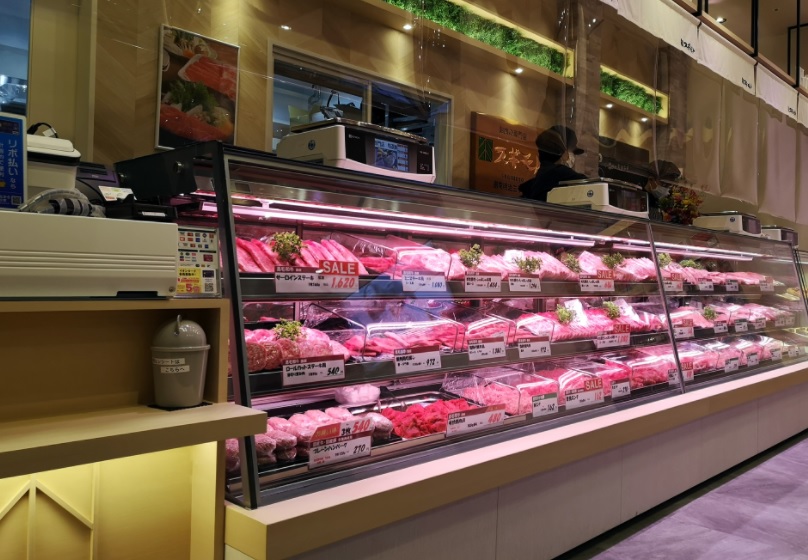 【勤務日数･時間の応相談】スーパーの精肉店でカウンター内接客