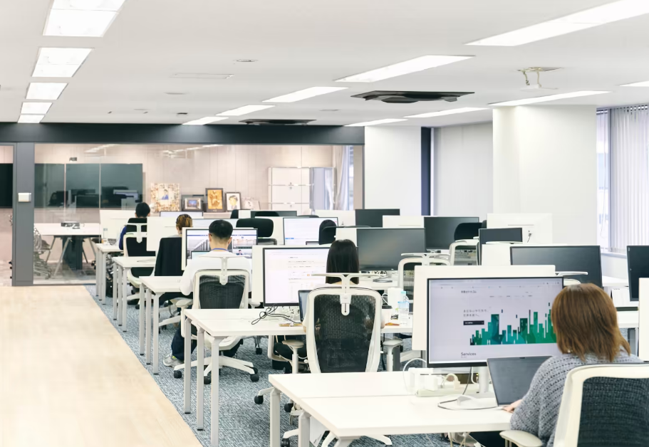 ＜週2在宅＞残業ナシ！月収32万円★ノルマなし！カンタン営業
