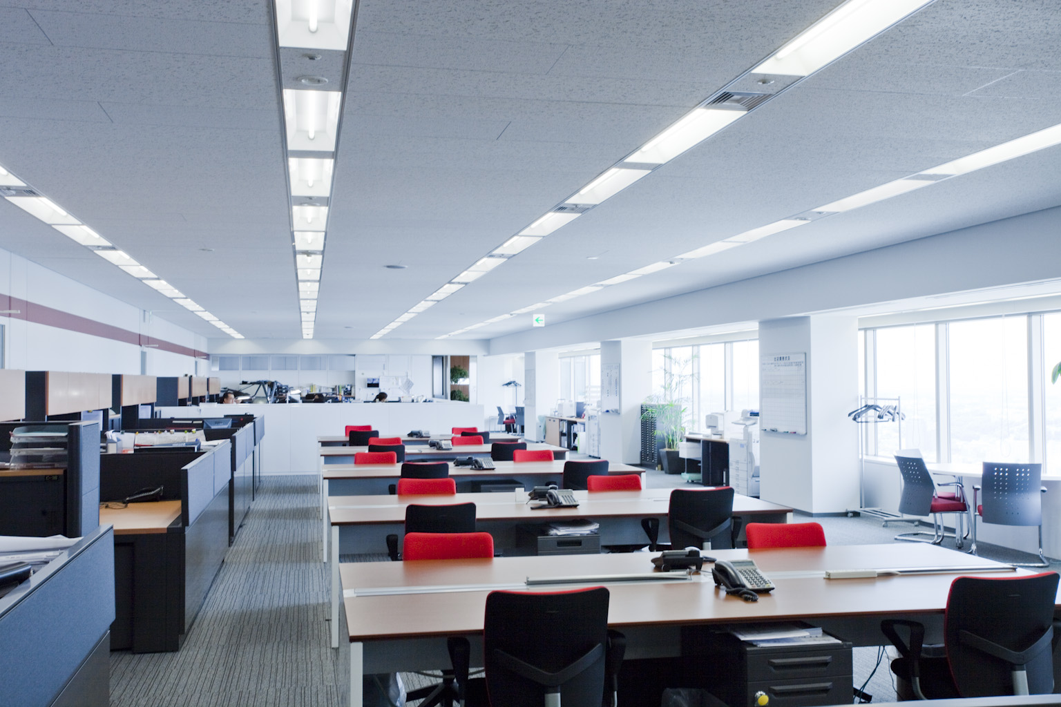 ＜経理にチャレンジ＞みなとみらいで正社員☆土日休＆月収25万～