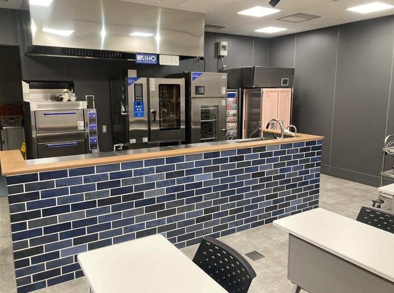 ＜6月START＞社員化実績あります◎残業なしで嬉しい！時給1600円
