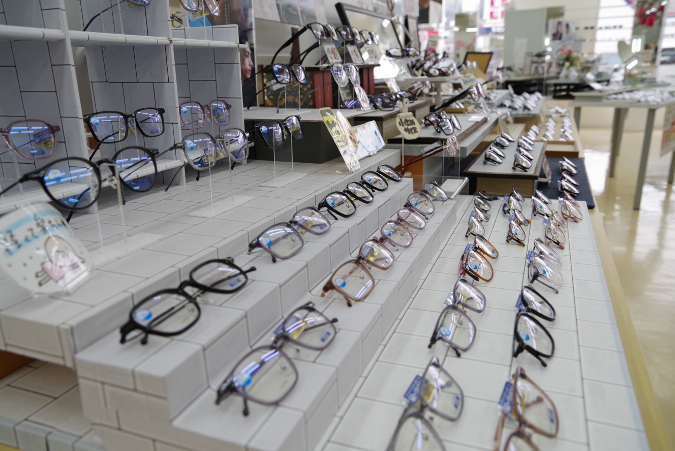 メガネ販売スタッフ募集！一緒にお客様の「見える」をサポート