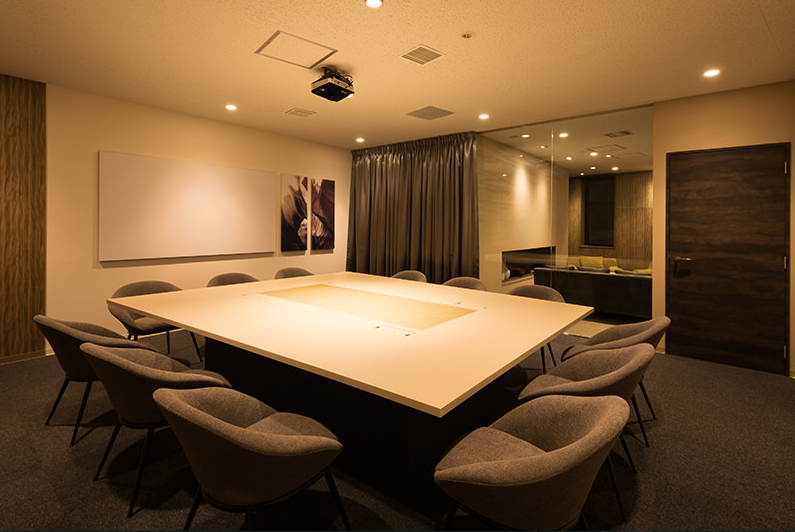 ＼エンタメ業界／20~30代カツヤク中★服装自由＋ネイルOK◆採用