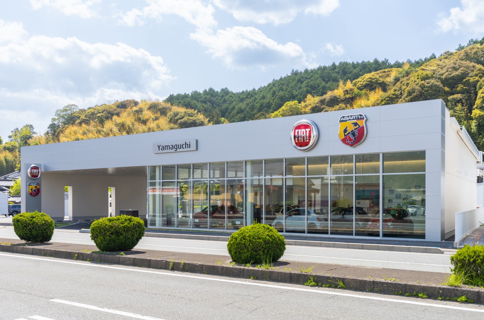 ＼正社員めざせる／輸入車ディーラーで受付事務☆ランチ補助あり