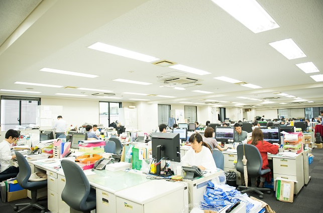 ＼ジム未経験OK★／服装自由◎大手アパレル商社×事務サポ♪