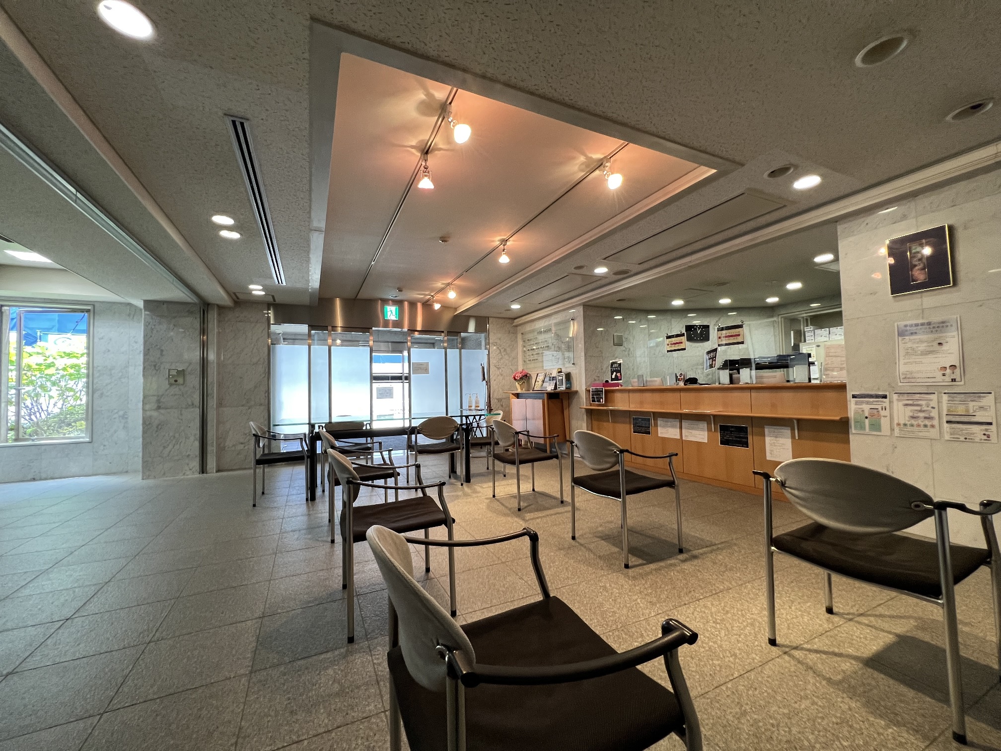 眼科医院でのカンタン受付業務♪賞与有×住宅手当有◎未経験OK♪