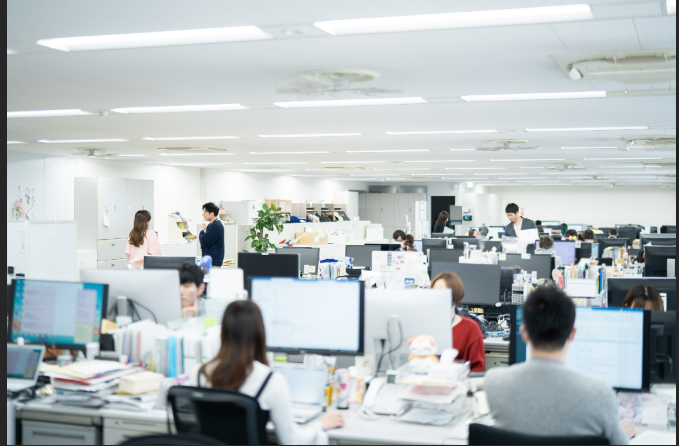 月収32万～↑エンタメ企業で人事労務★服装＆髪色＆ネイル自由♪