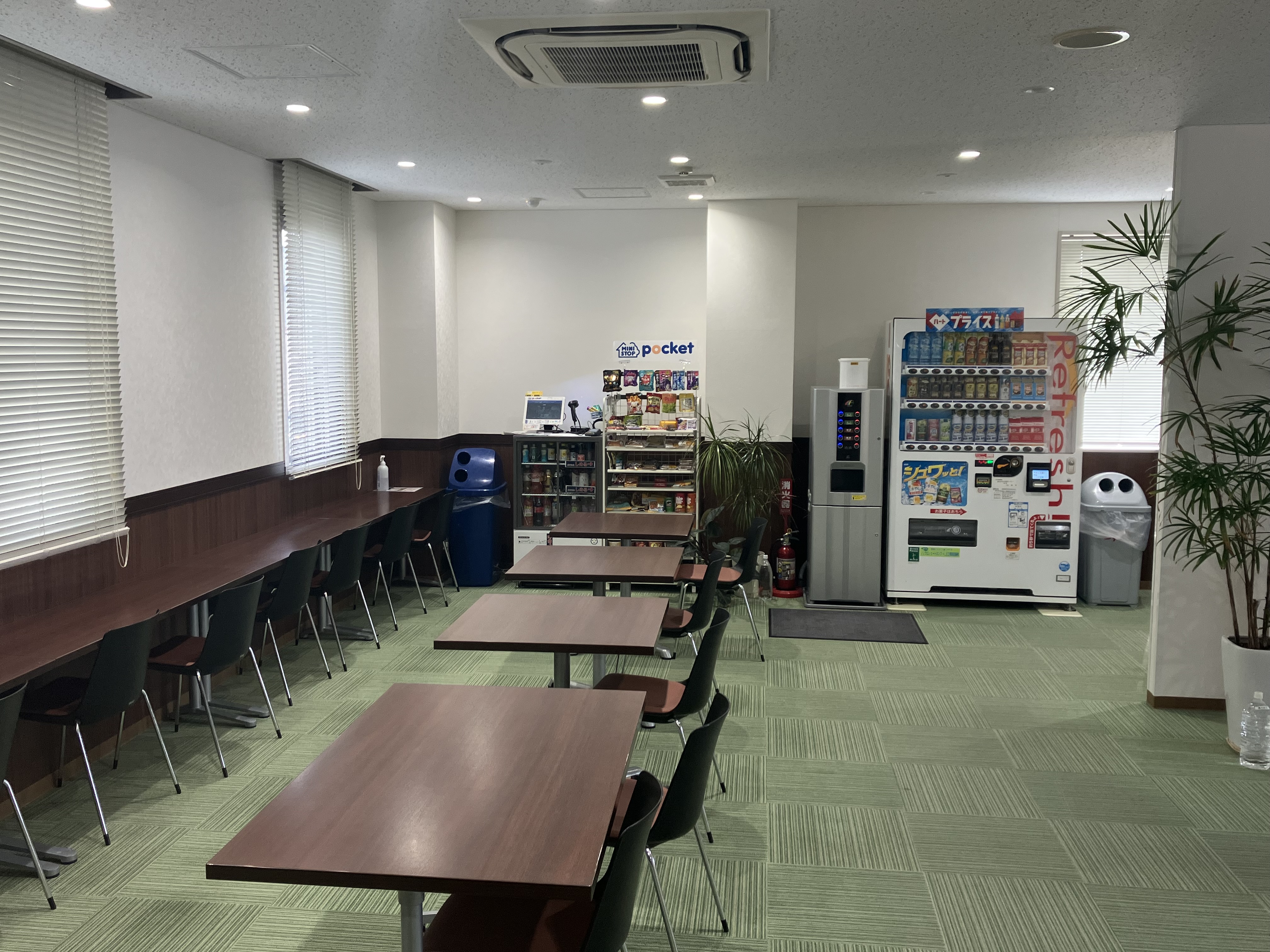 お休み相談しやすい！髪色ネイル自由☆無料ドリンクサーバーあり
