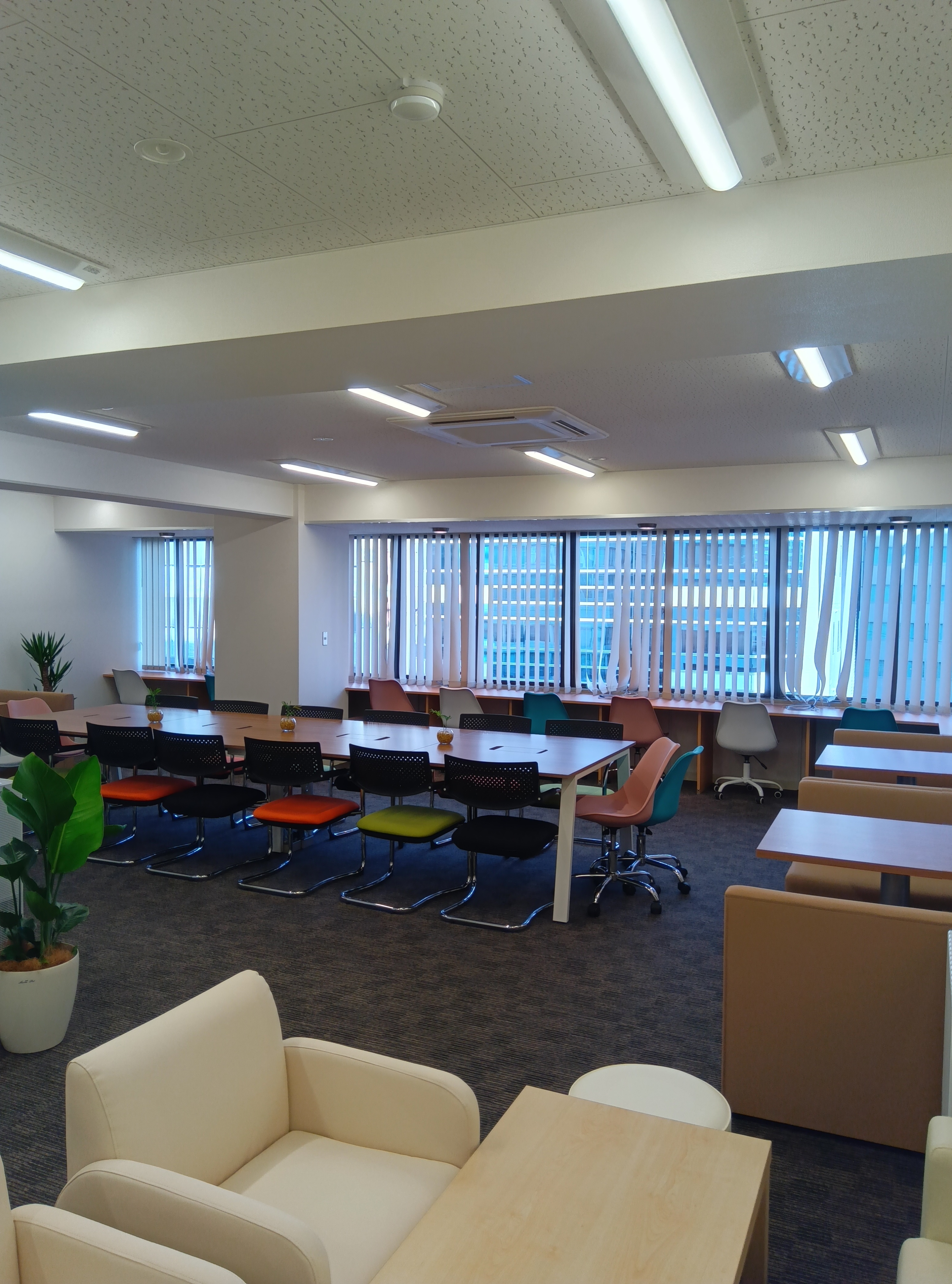 ＼2名募集／未経験OK＆社員化実績あり↑ドリンク無料★事務サポ