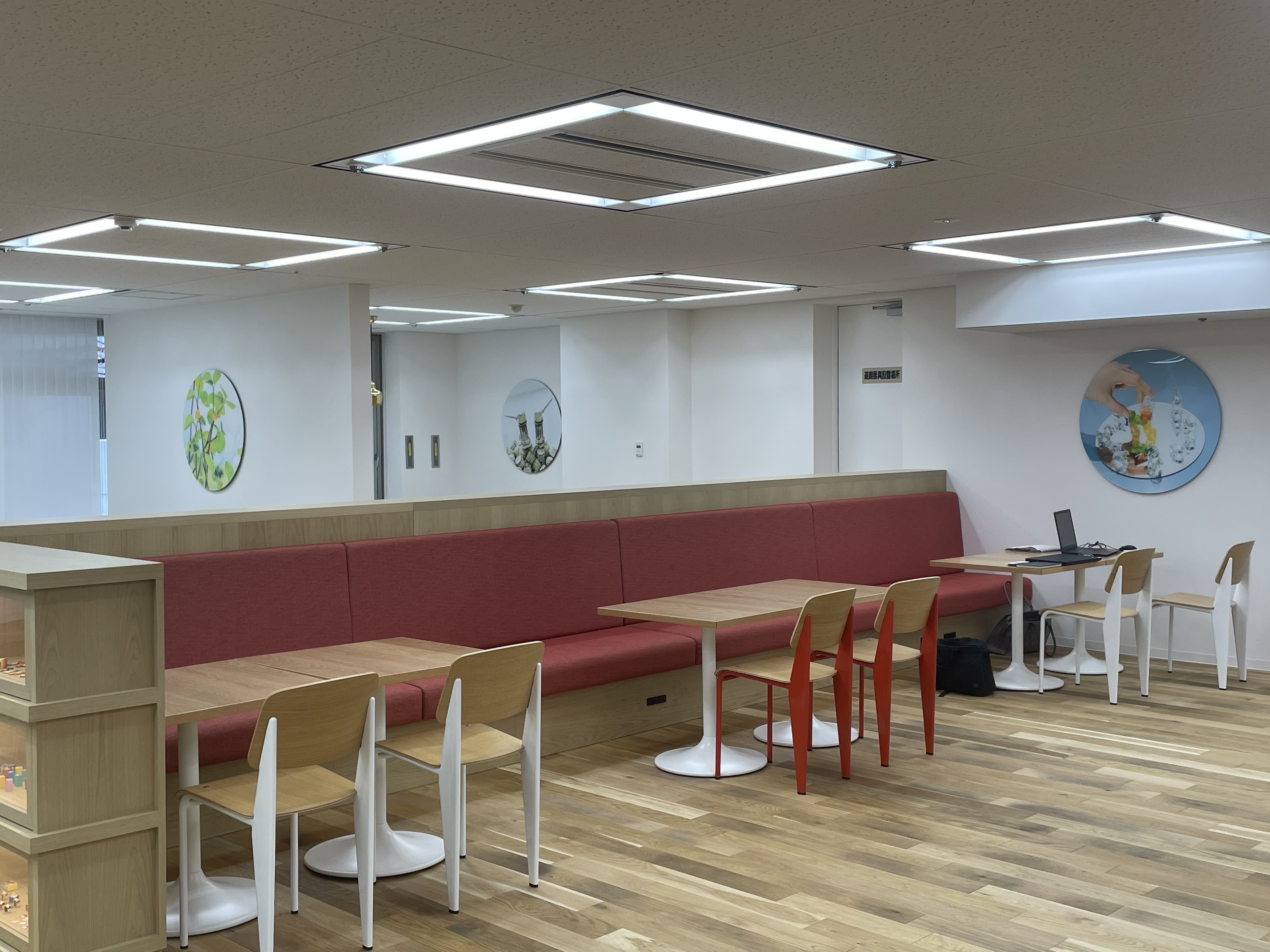 経理のお仕事★土日祝休み★長期★おしゃれなオフィス