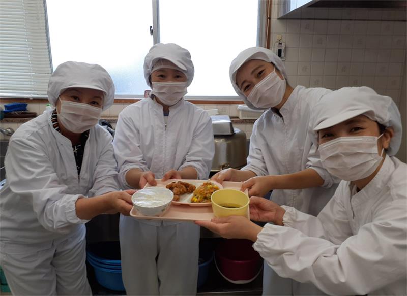 おいしい給食レシピが覚えられちゃう？！給食づくりサポート