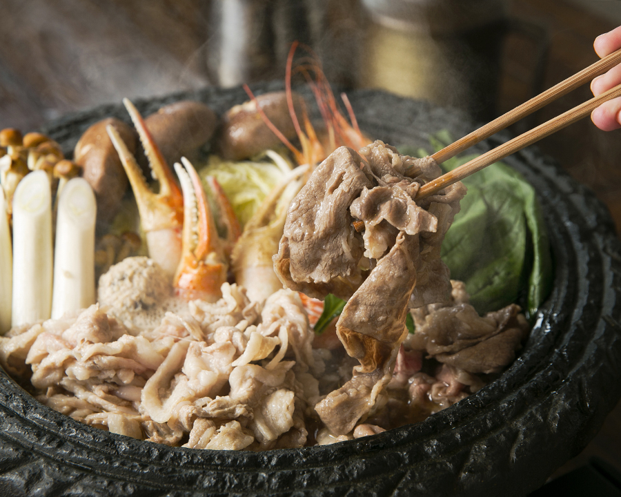 日曜休み☆まかない無料♪白金台の落ち着いた和食店で接客対応☆