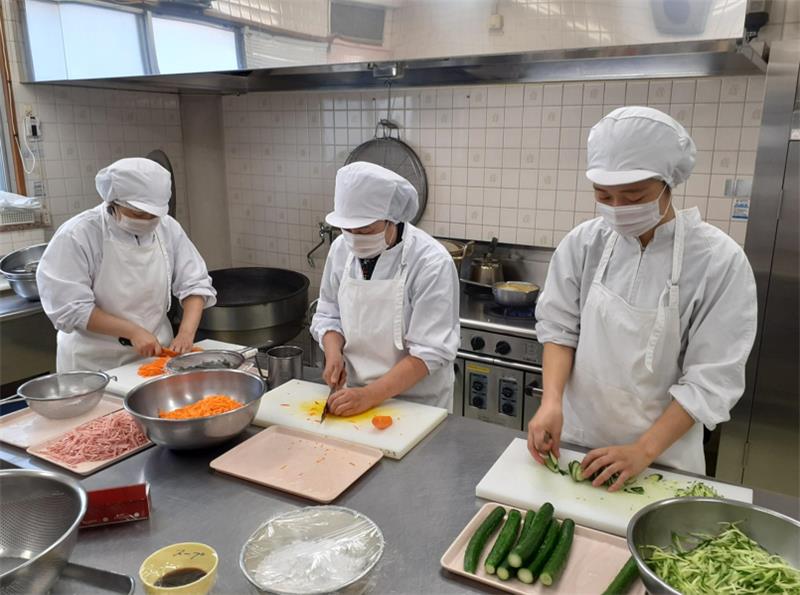 ＼月収25万～可／こどもの健康サポート♪『学校給食づくり』