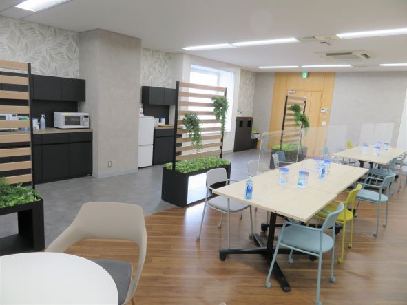 ＼モデル月収31万↑／給与書類チェックなど人事・給与のオシゴト