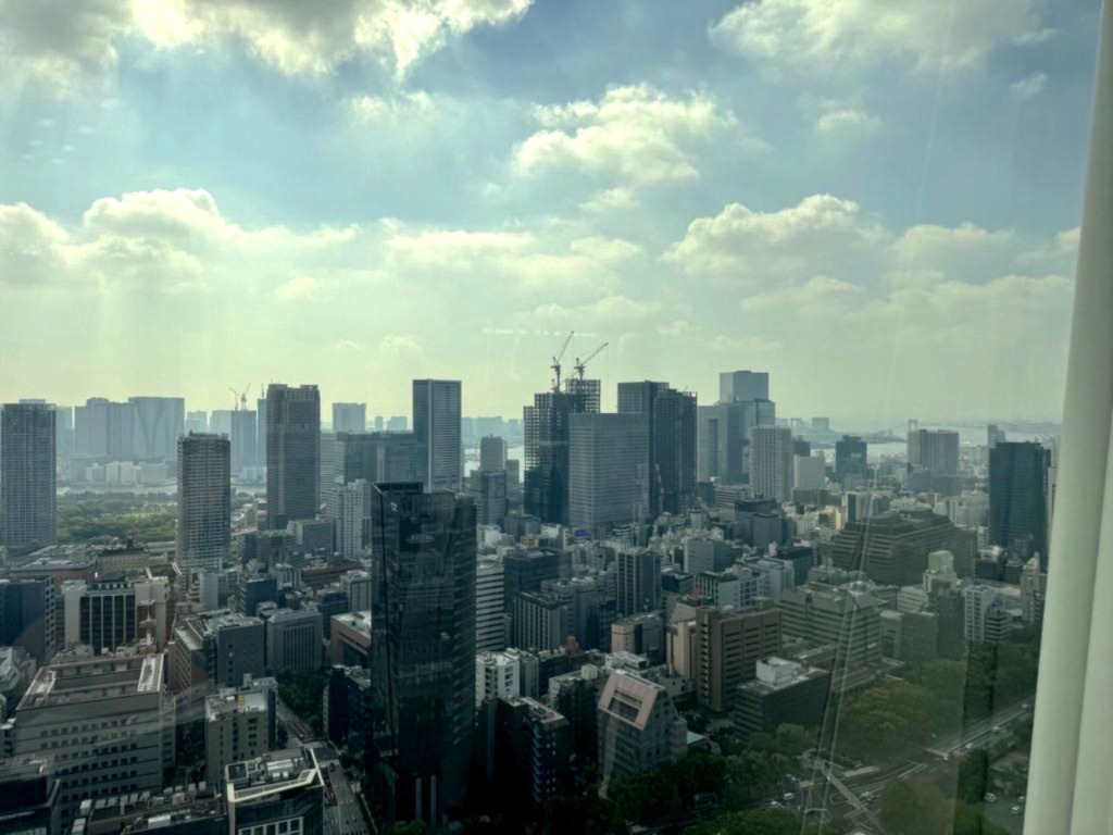 ＼global×ベンチャー／契約書チェックなど部署サポ♪男性活躍中