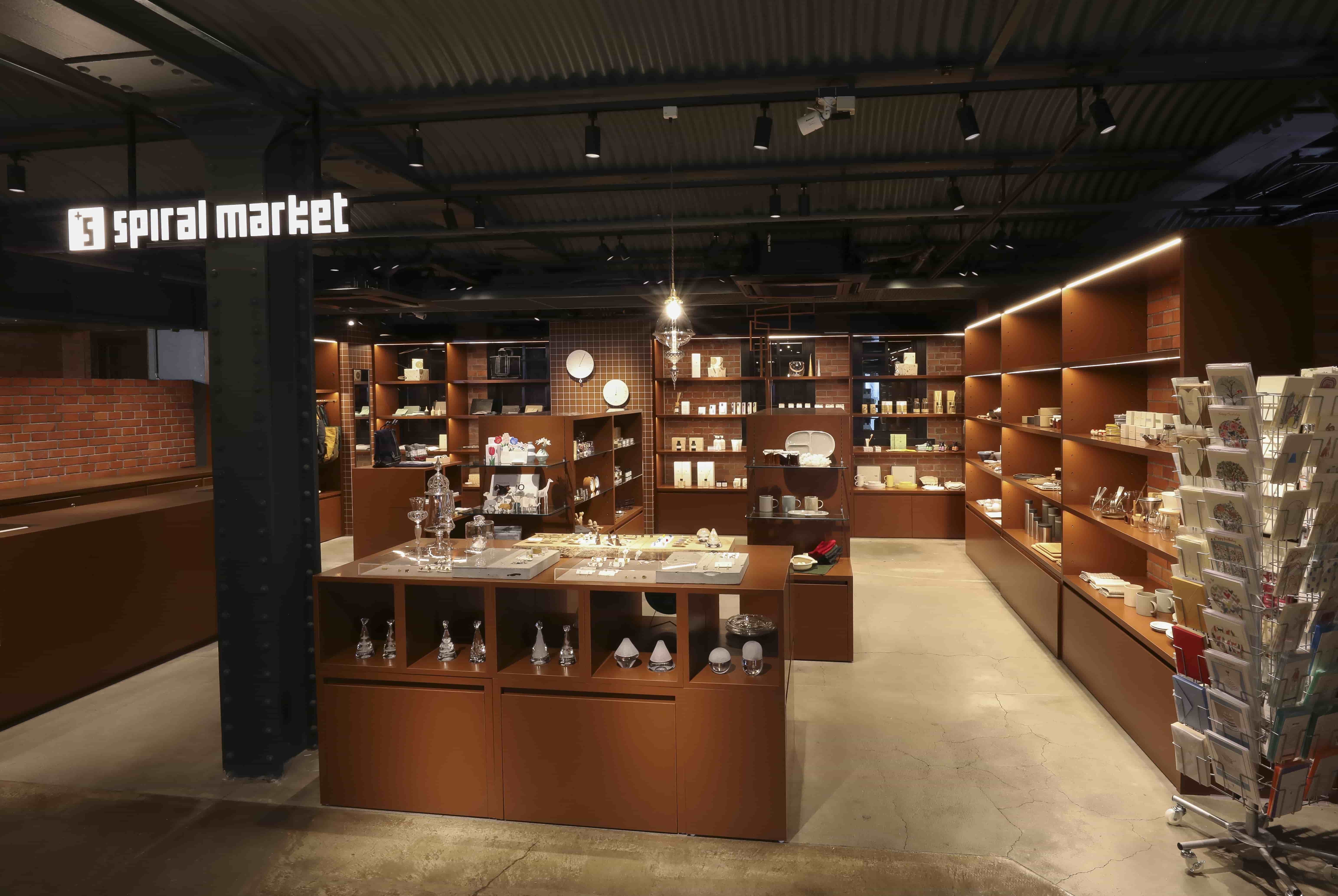 【青山店】アートやアパレル系が好きな方★おしゃれな雑貨販売♪