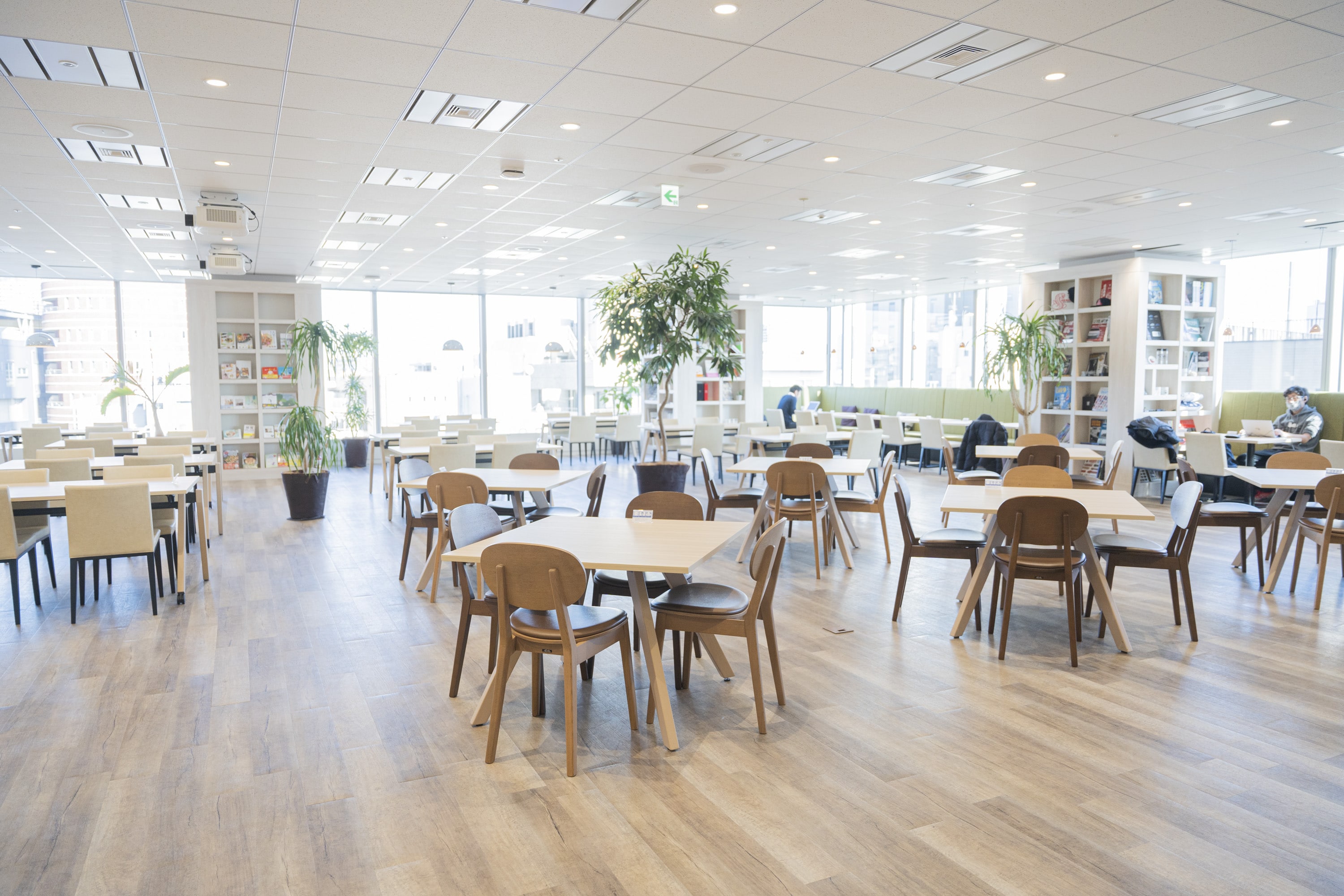 ＼エンタメ業界で経理サポ／服装.髪.ネイル自由で自分らしく♪